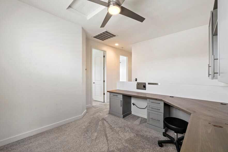 Building Photo - 3030 N 38th St