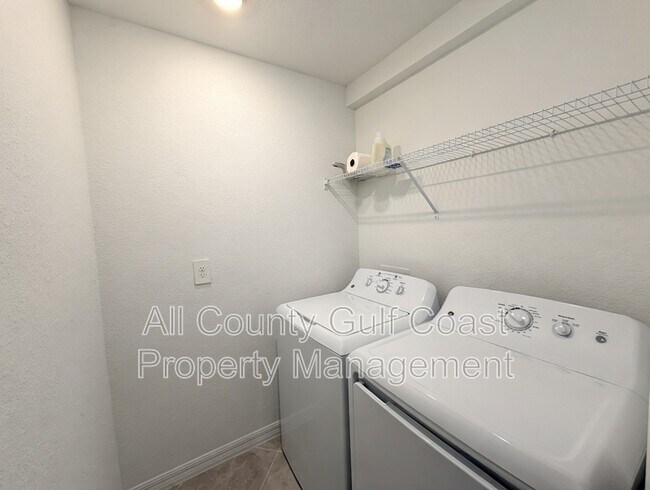 Building Photo - 12550 Galapagos Ct