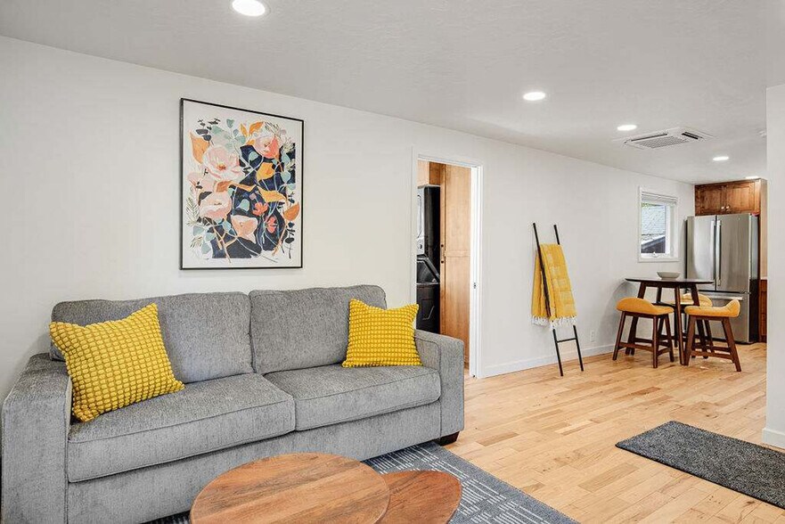 Primary Photo - 820 N 25th St