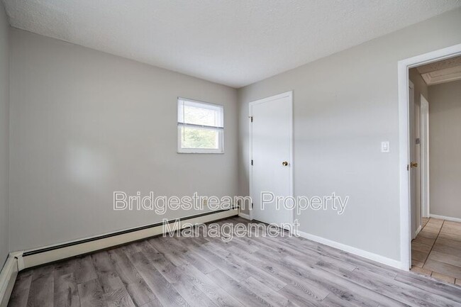 Building Photo - 14-107 Candlewood Court