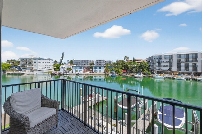 Building Photo - 8125 Crespi Blvd