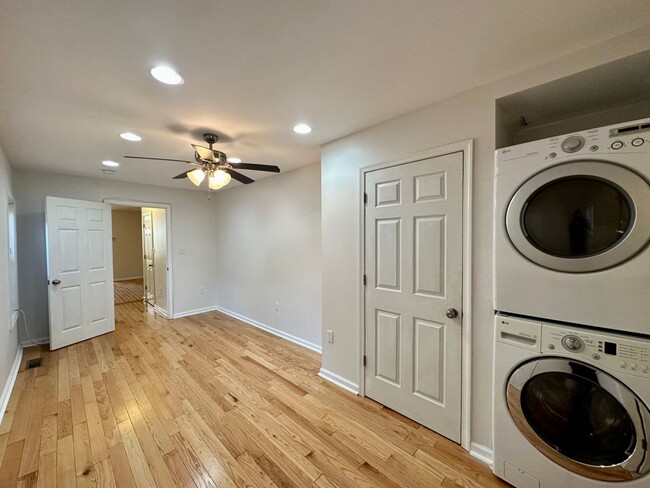 Building Photo - Apartment in Upper Fells Point!