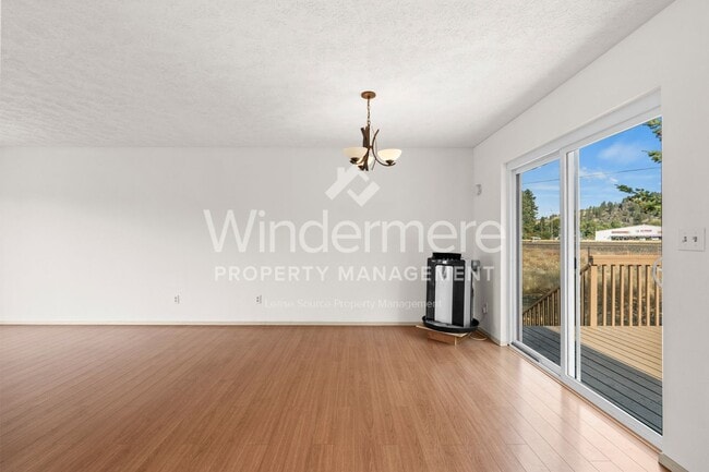 Building Photo - 4-Bedroom 2 Full Bath Home In The Valley -...