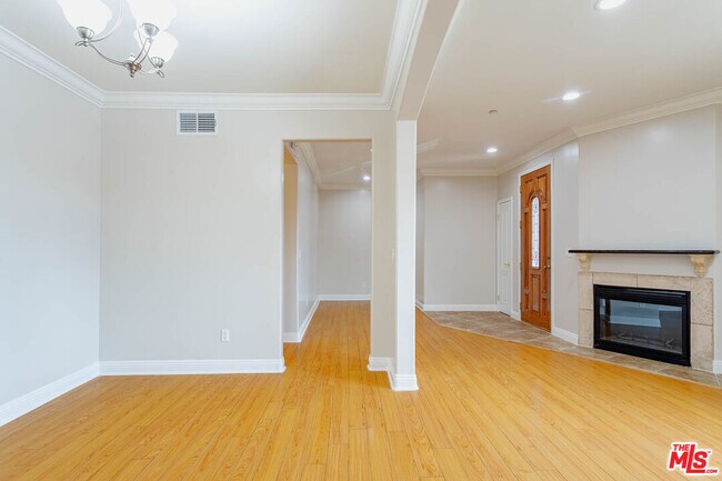 Building Photo - 421 E Santa Anita Ave