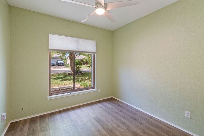 Building Photo - Beautiful 3 bedroom, 2 bathroom home in Southeast Austin!!!