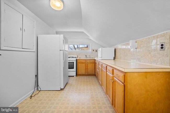 Building Photo - 842 Bethlehem Pike