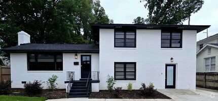 Building Photo - Forest Hills