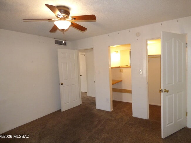 Building Photo - 1029 E Irwin Pl