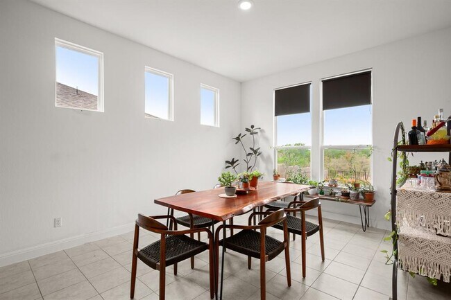 Building Photo - 385 Barnhill Lp