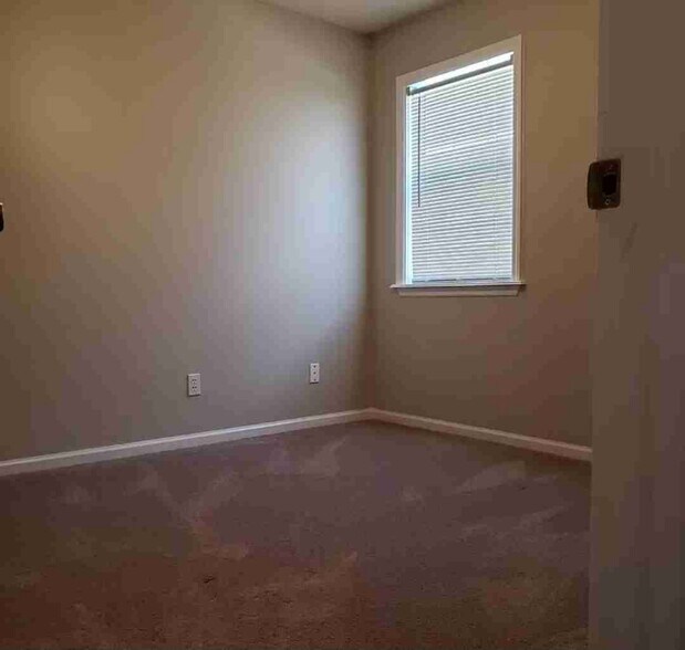 Building Photo - 1781 Wayland Park Dr