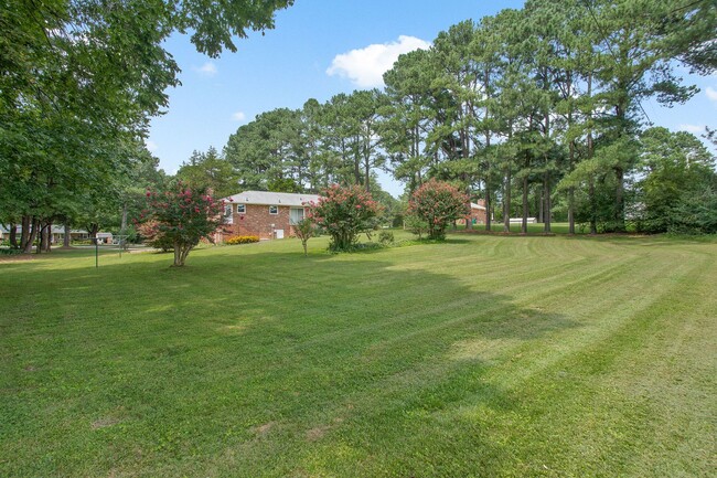 Building Photo - Pristine Brick Rancher in Sandston on an acre