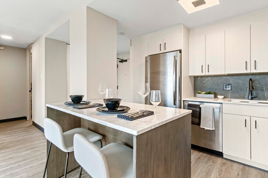 Building Photo - 1912 W Ogden Ave