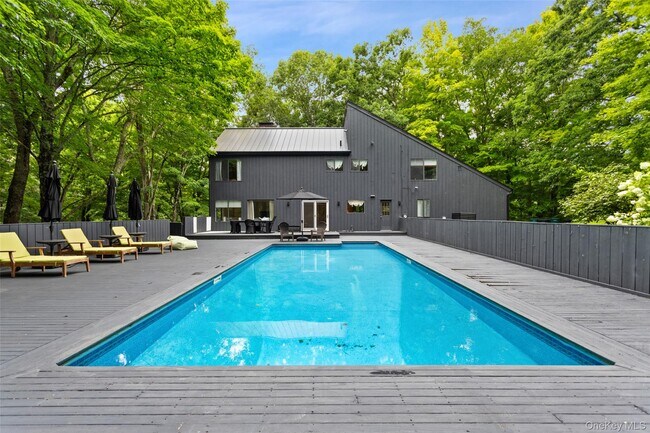 Building Photo - 25 Cross Pond Rd