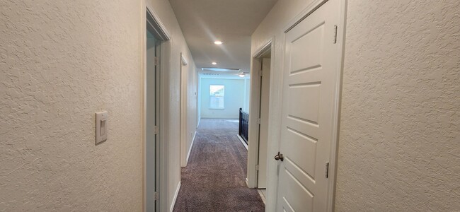 Building Photo - 5-Bedroom 3-Bathroom Home Walking distance to USAA and just mins from Medical Center and UTSA