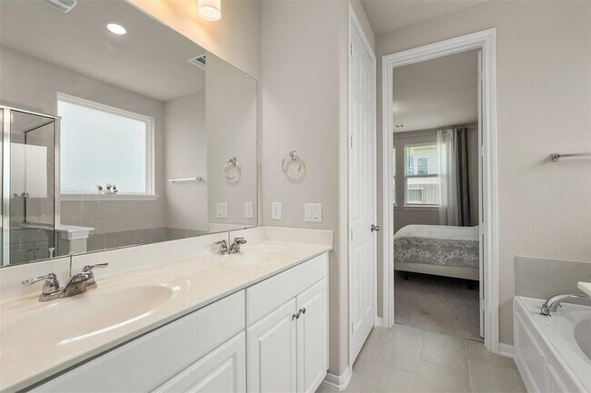 Building Photo - 2302 Sweet Bay Dr