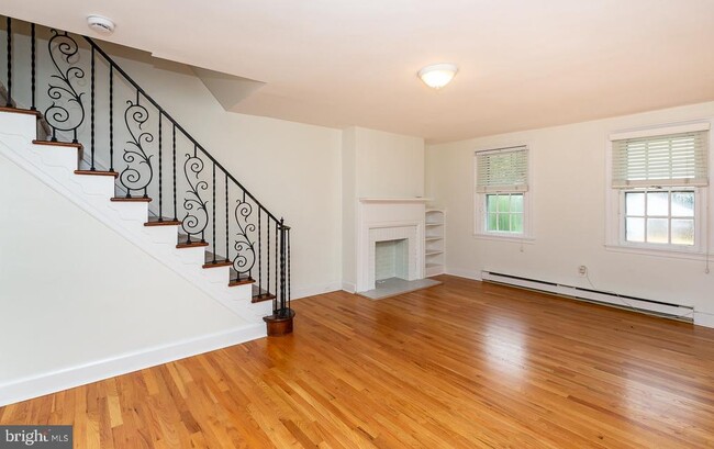 Building Photo - 240 Henley Rd