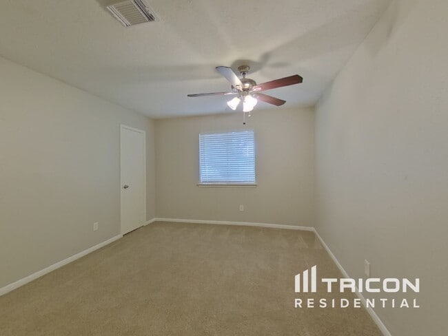 Building Photo - 5511 Fairview Forest Dr