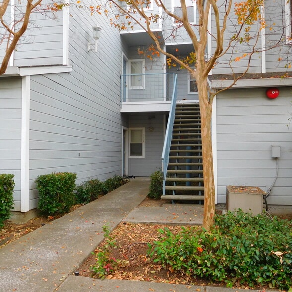 Primary Photo - 1850 Blossom Ave