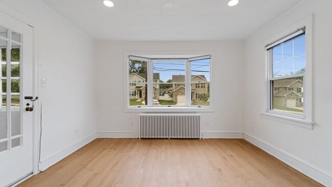 Building Photo - 16 Boxwood Rd