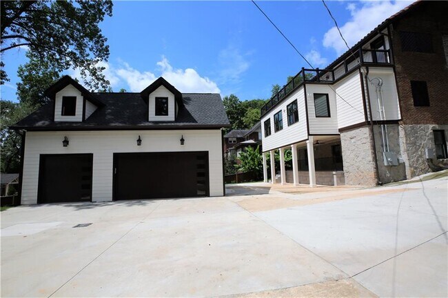 Building Photo - 957 Briarcliff Rd NE