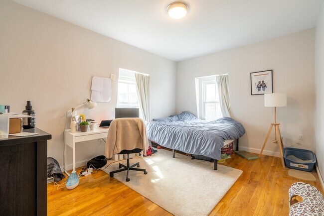 Building Photo - 745 Somerville Ave