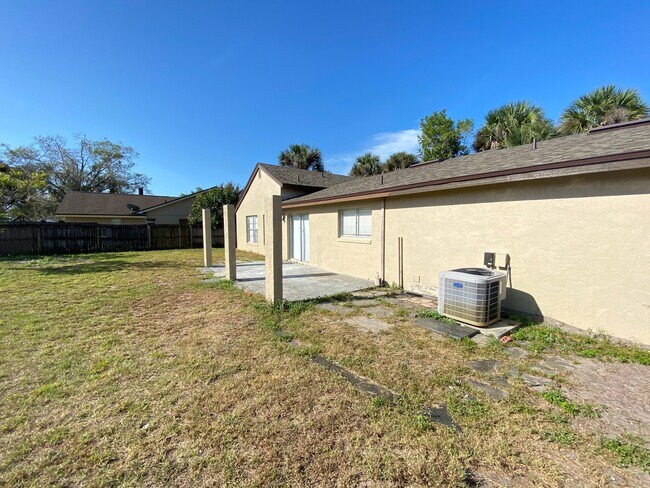 Building Photo - 1409 Madrid Way