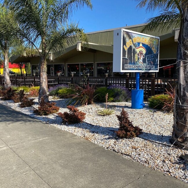 Building Photo - Fully Updated 2 BR | 1 BA Condo in Vallejo