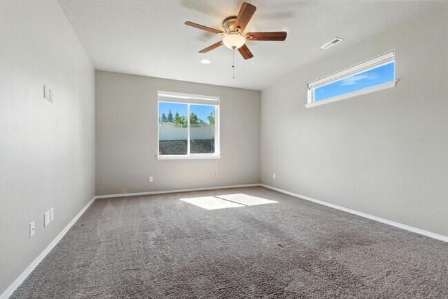 Building Photo - 7029 S Woodhaven Dr