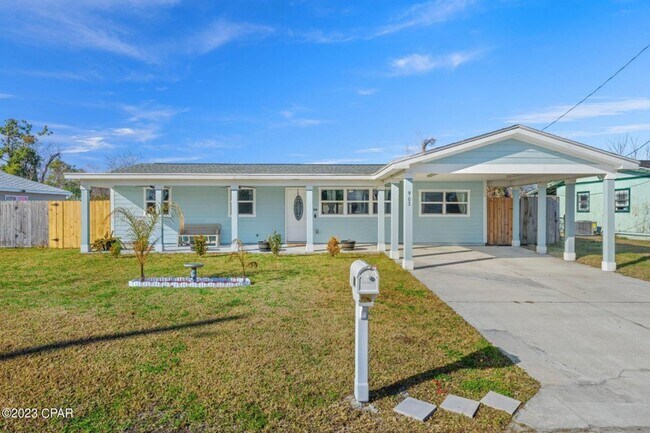 Primary Photo - Recently Updated 4Bed/2Ba, Centrally Locat...