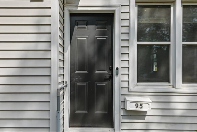 Building Photo - 95 Front Ave