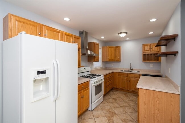 Building Photo - 3 bedroom / 1 bathroom Home for rent in Hobart