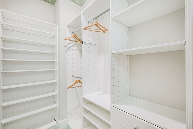 Building Photo - 809 Leavenworth Ave