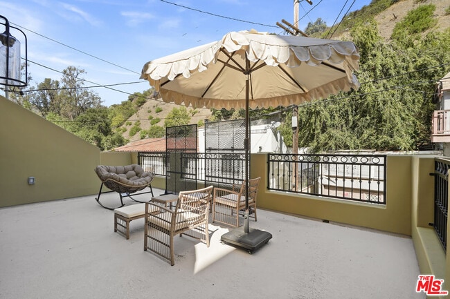 Building Photo - 9842 Portola Dr