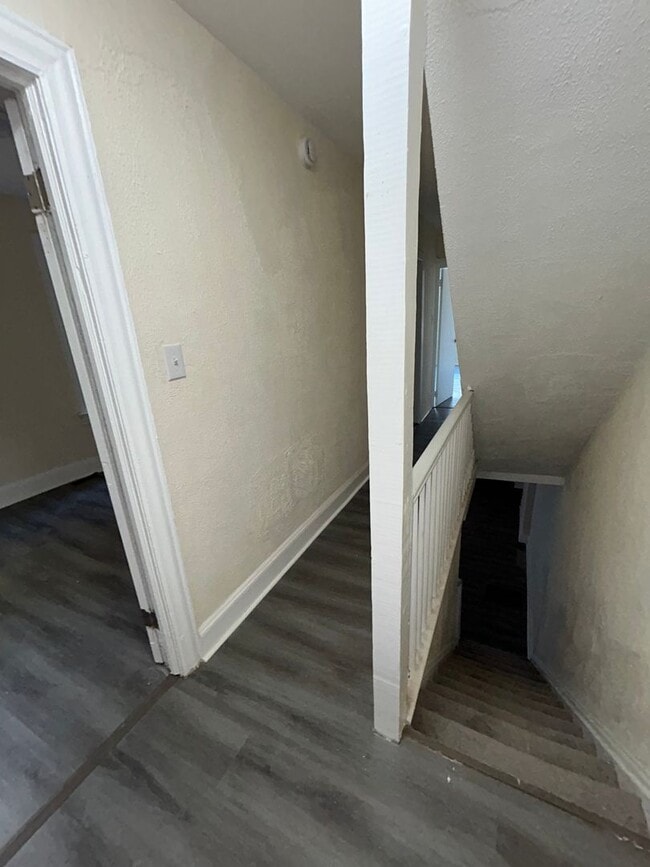 Building Photo - 510 N Hermitage Ave