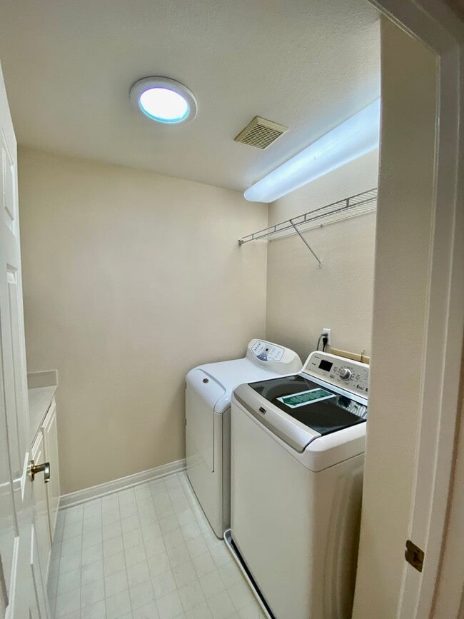 Building Photo - Solar Powered Gorgeous Carmel Valley Home!