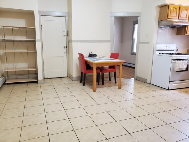 Building Photo - 54 Pinckney St