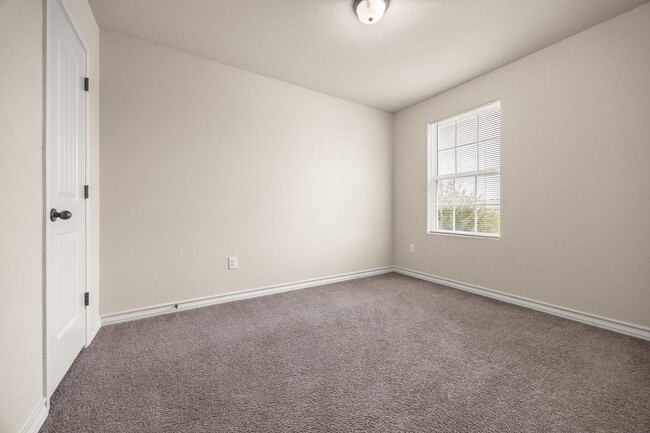 Building Photo - AVAILABLE NOW! Nice 3 bedroom townhouse located in Northeast San Antonio!