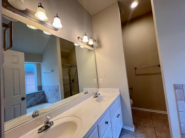 Building Photo - 2205 SW 93rd St