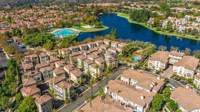 Building Photo - 205 Montana Del Lago Dr