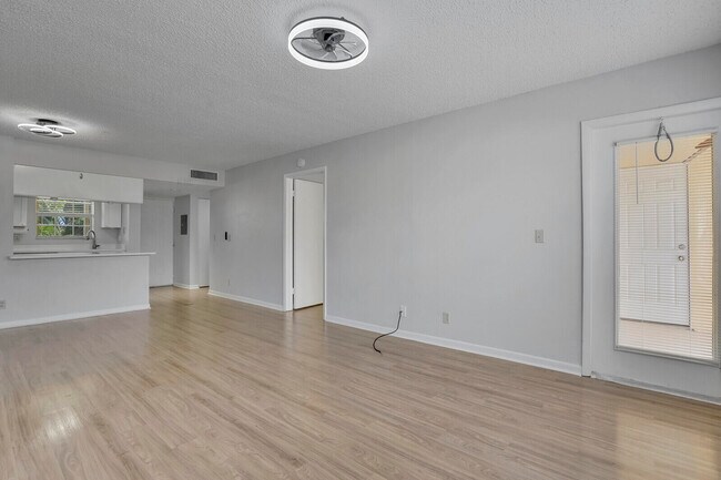 Building Photo - 6315 La Costa Dr