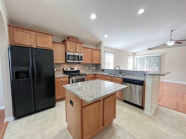 Building Photo - 702 Mozingo Ln