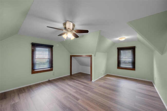 Building Photo - 9537 Chester Ave