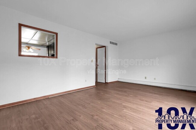 Building Photo - 141 Beacon Run W