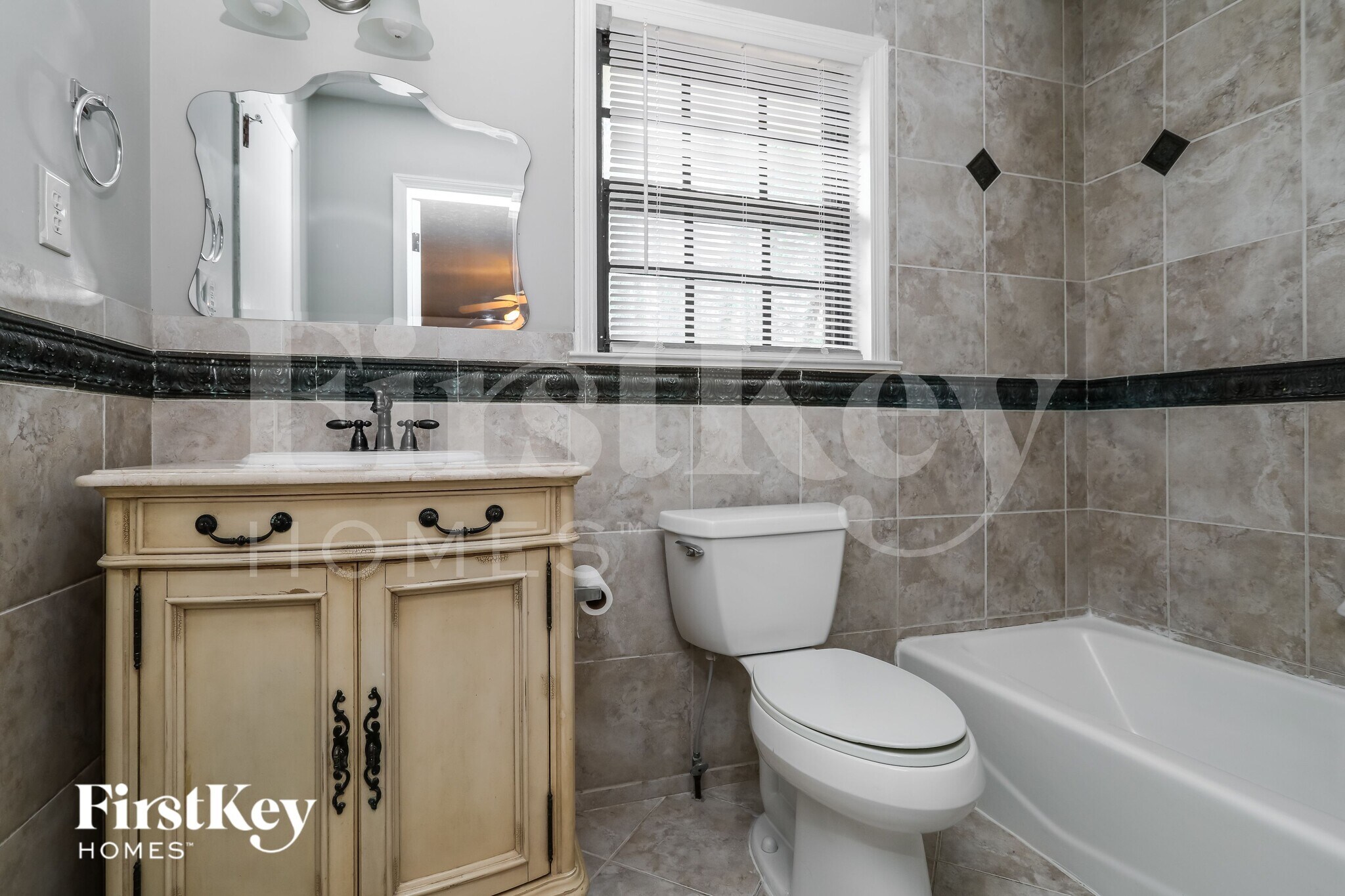 Building Photo - 3704 Newport Dr