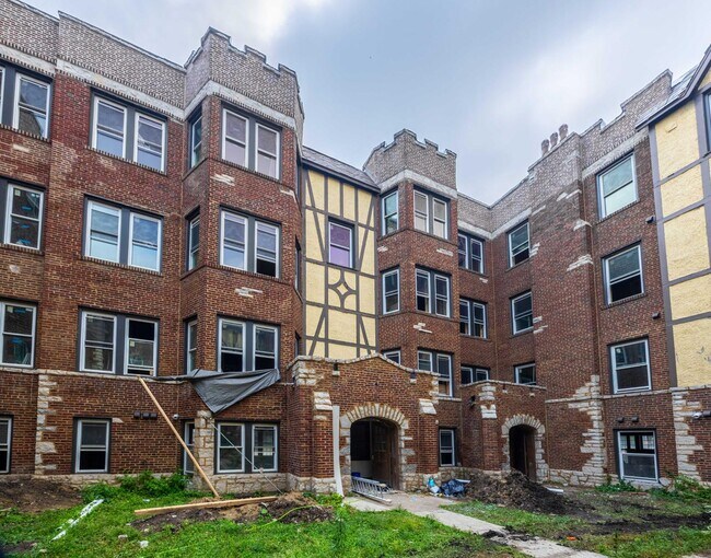 Building Photo - 8001 Edgewater Rd