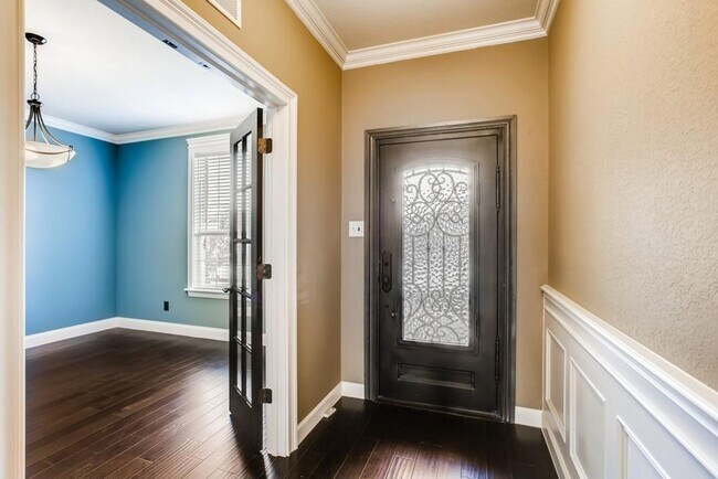 Building Photo - Charming 4-Bedroom Home in Devonshire with Spacious Living Areas and Gorgeous Backyard Oasis.