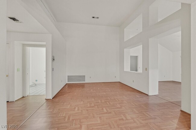 Building Photo - 2832 Dry Plains Dr