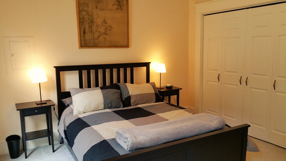 Main bedroom - 131 SW Hooker St