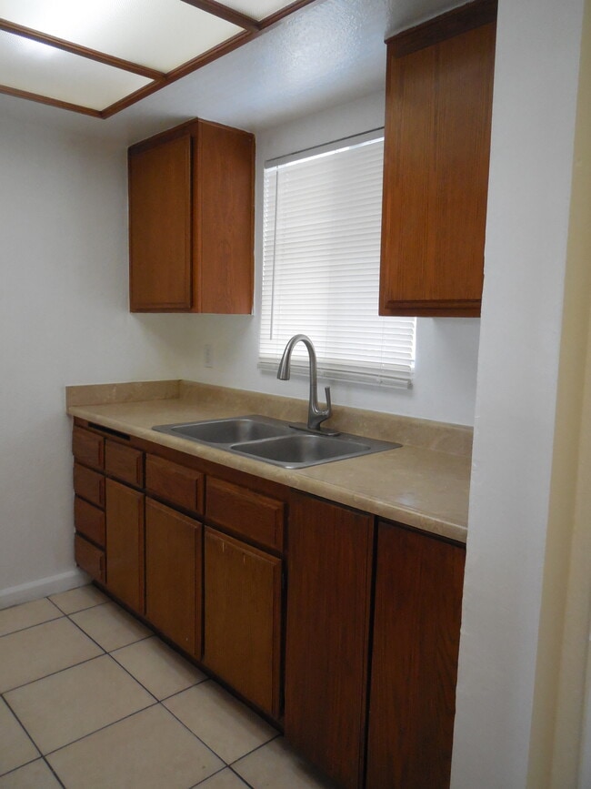 Building Photo - 839 Gaviota Ave