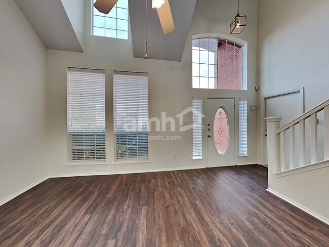 Building Photo - 3222 Blue Jay Ln